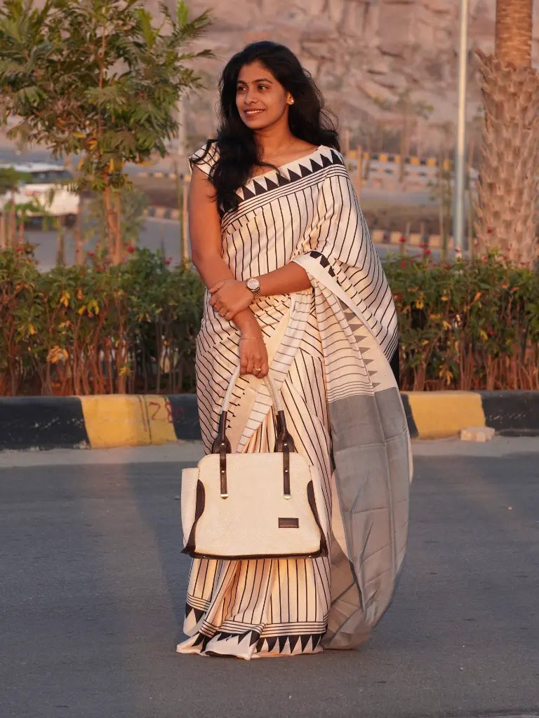 Beige Satin Saree with Black Line Design & Black Pallu – Timeless Grace