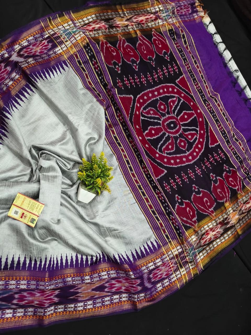 Pochampally Ikkat Pattu Silk Saree