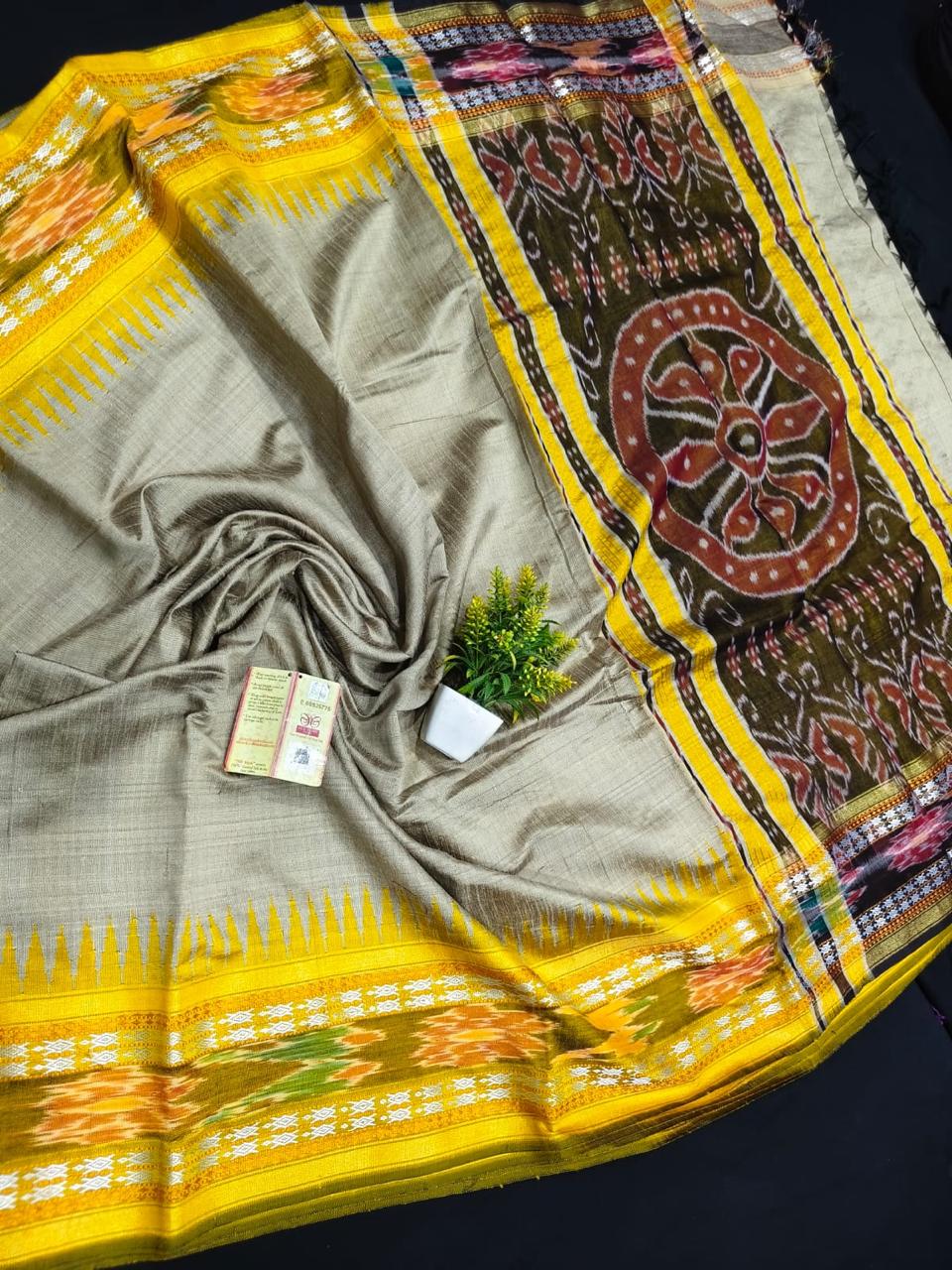 Pochampally Ikkat Pattu Silk Saree