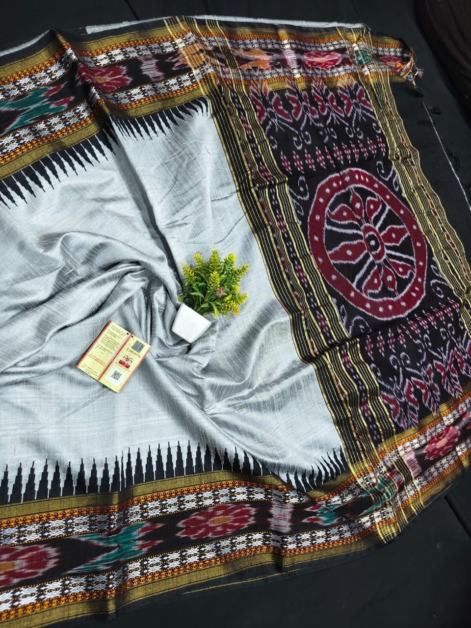 Pochampally Ikkat Pattu Silk Saree