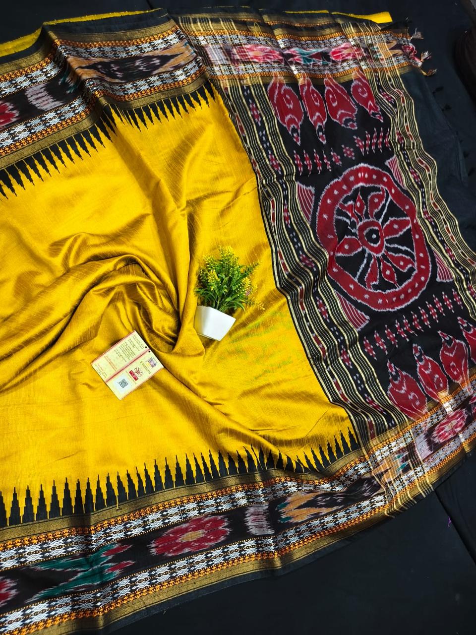 Pochampally Ikkat Pattu Silk Saree