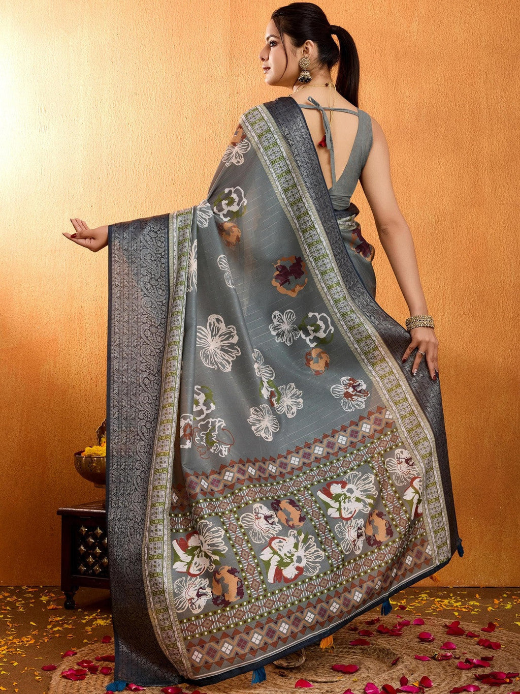 Grey Floral Printed Zari Pure Crepe Saree